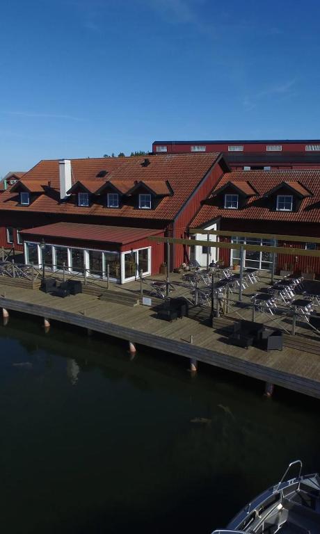 Výhled na řeku, která protéká v blízkosti hotelu