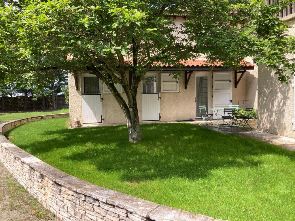 Zahrada ubytování Logement type 2 dans un parc verdoyant