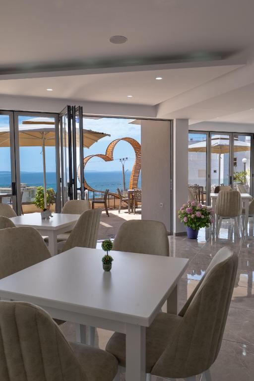 Restaurace v ubytování Sea View Hotel