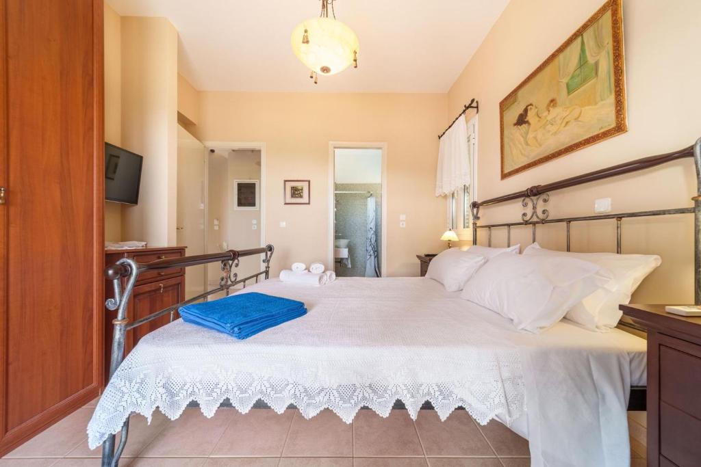 Postel nebo postele na pokoji v ubytování Iphigenia Apartments at Katelios