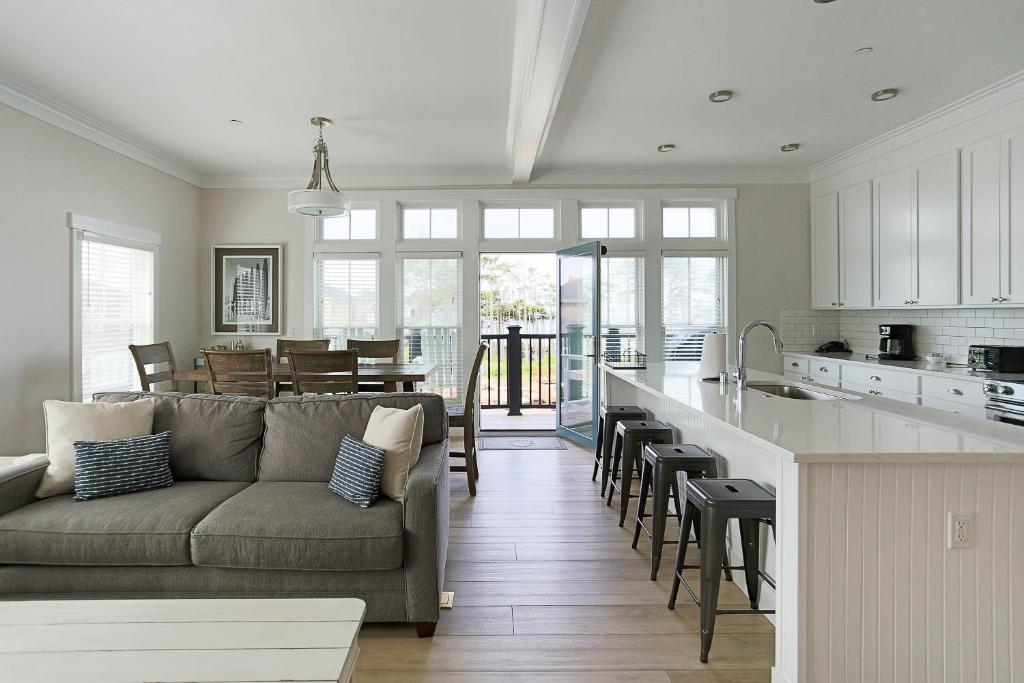 Η κουζίνα ή μικρή κουζίνα στο Urban Ocean by Seabrook Hospitality