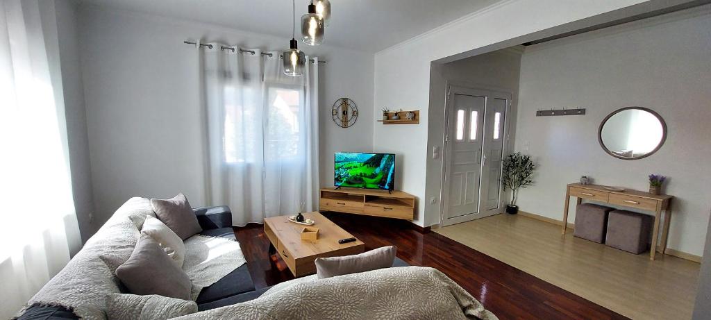 Телевизор и/или развлекательный центр в Penelope's House