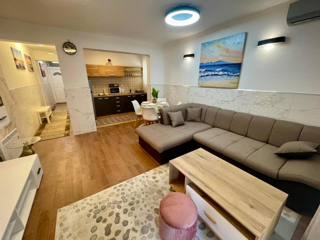 Kuchyň nebo kuchyňský kout v ubytování Apartment Rafailovici