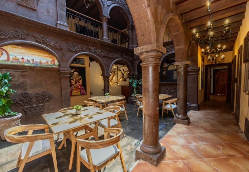 Restaurace v ubytování Five Queens Boutique Hotel