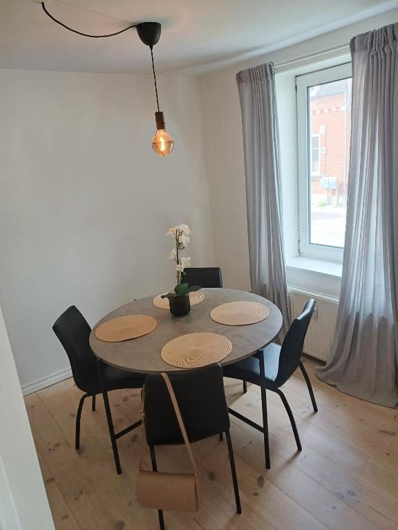 Posezení v ubytování Apartment In The City With Free Parking