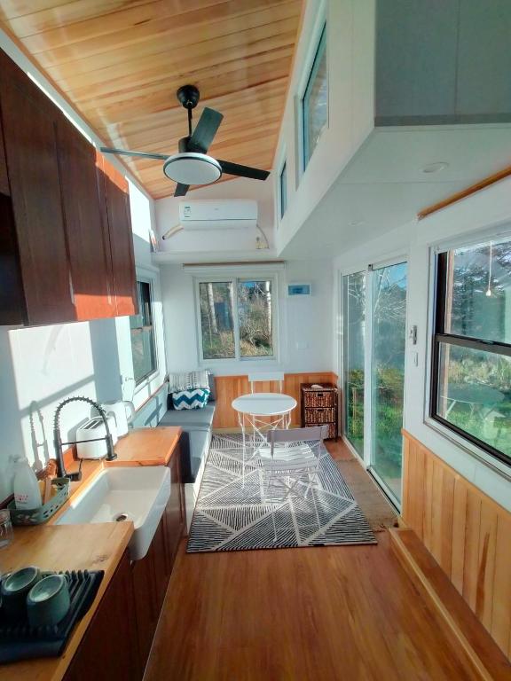 The Cyber Hut - Resim 8