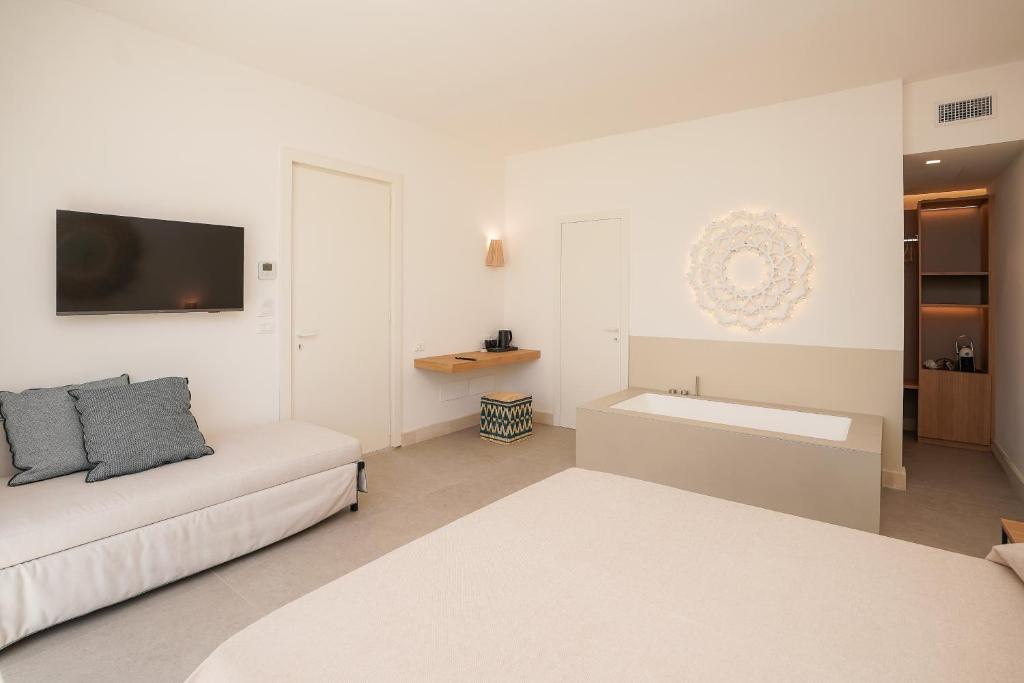 TV a/nebo společenská místnost v ubytování Corte dei Melograni Hotel Resort