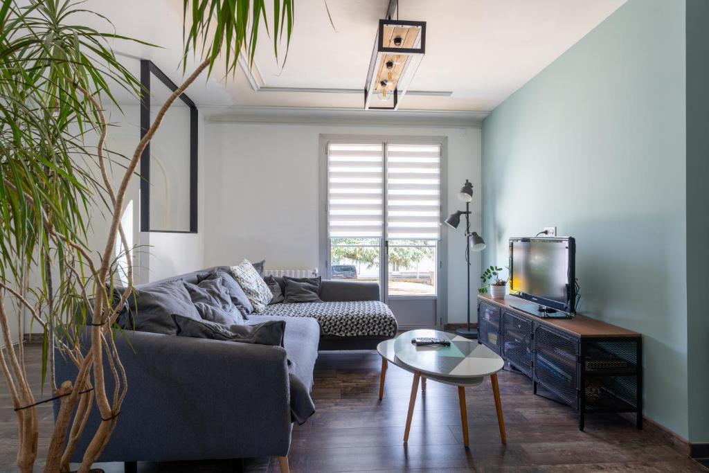 Photo de la galerie de l'établissement Le Grand Pin - Maison confortable et spacieuse, à Montfaucon