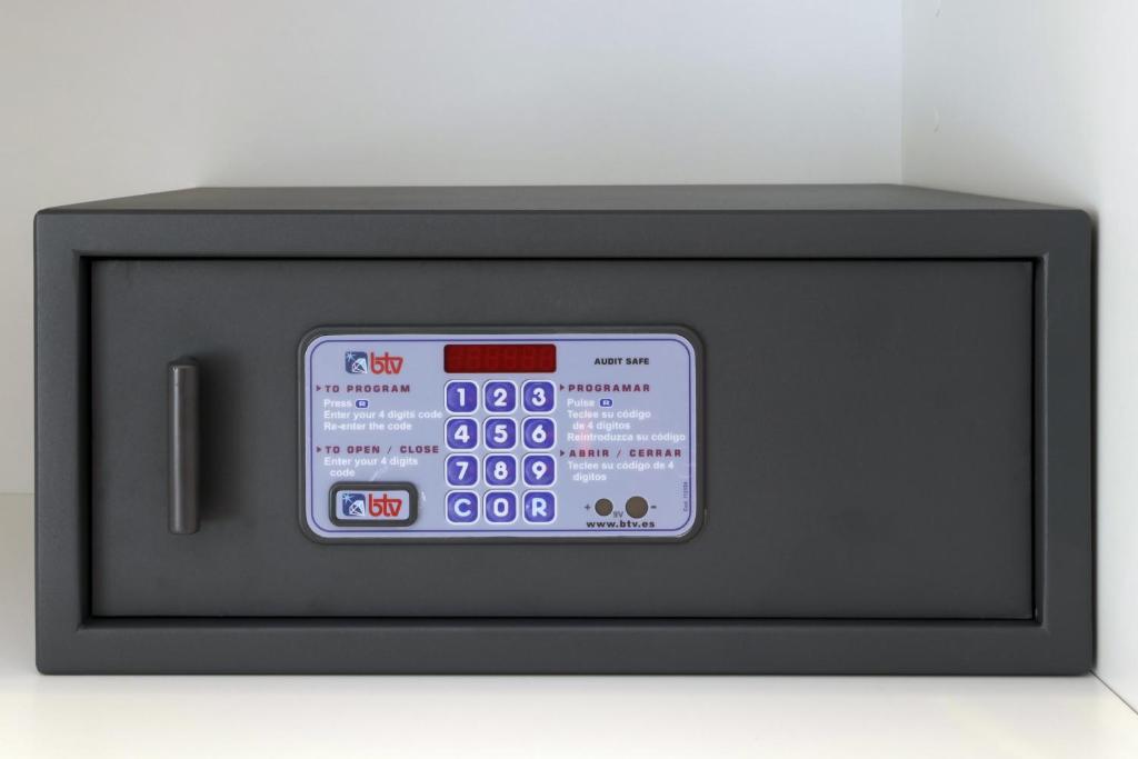 Fisa Rentals Ramblas Apartments - 18