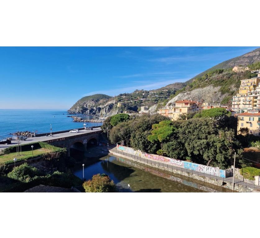 a bridge over a river next to the ocean at Castelli di sabbia in Levanto