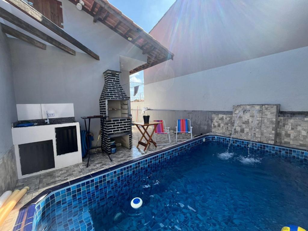 Swimmingpoolen hos eller tæt på Casa de Praia do Dema com Piscina prox Praia