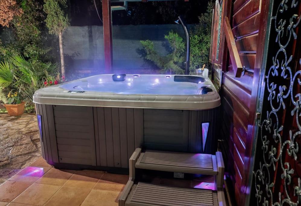 Pure Nature Haven By The Sea with Hot Tub