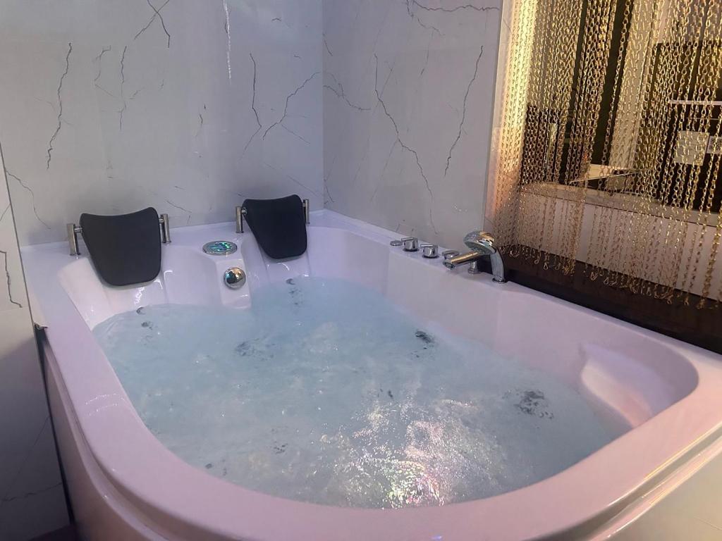 Fotografia z galérie ubytovania Jacuzzi Glass-House Central Station v Krakove