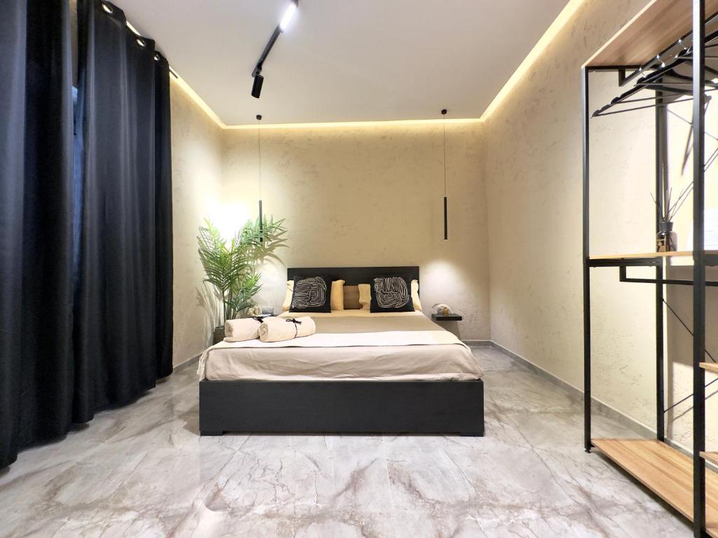 Letto o letti in una camera di Falco Boutique Home with Jacuzzi