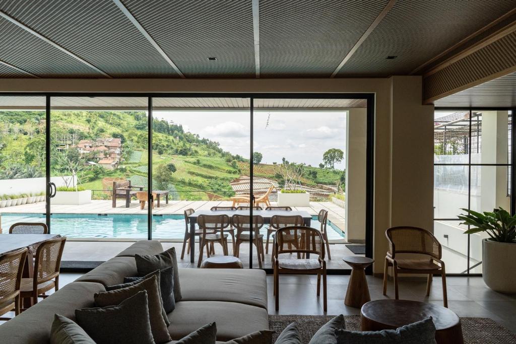 a living room with a couch and a table at Jaden Hill Mountain City View Villa 8 Bedrooms With a Private Heated Swimming Pool and a Movie Room in Bengkok