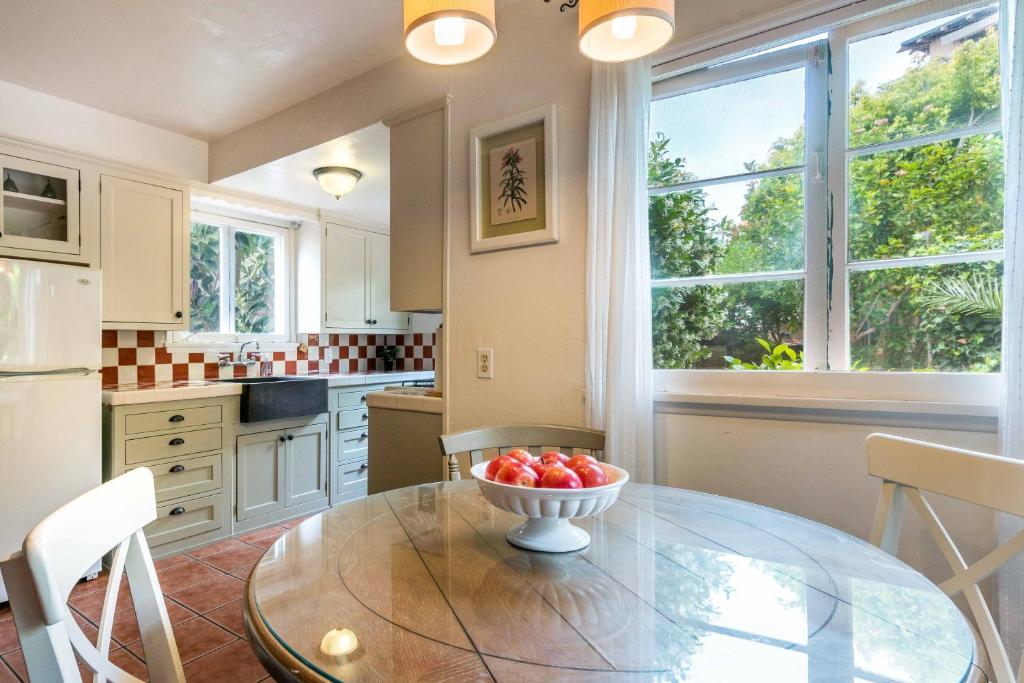 Redwood Hollow Cottages - Elegantes Cottage Mit Einem Schlafzimmer