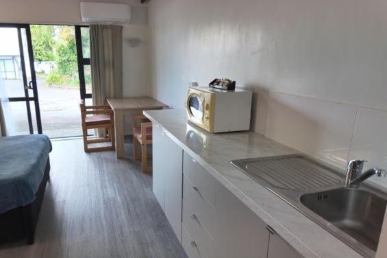 Knightsbridge Motor Lodge - Resim 3