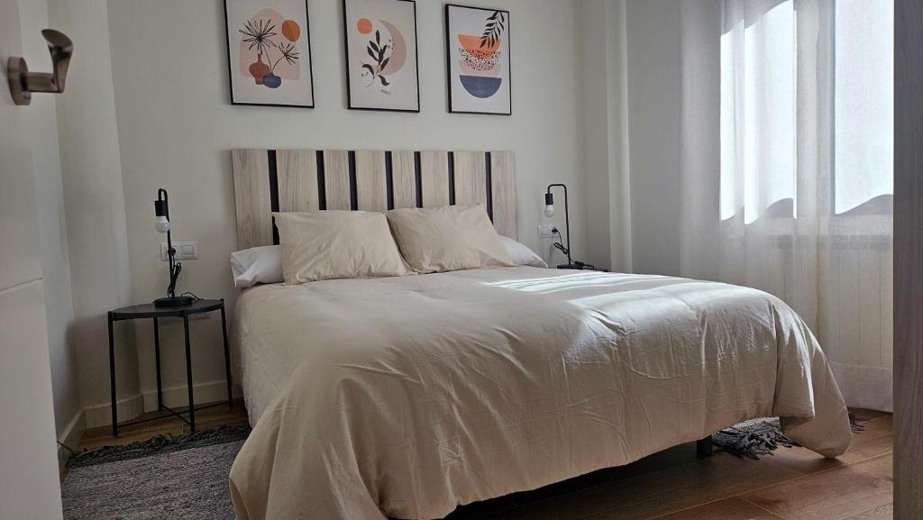 Ένα ή περισσότερα κρεβάτια σε δωμάτιο στο Apartamentos La Florida