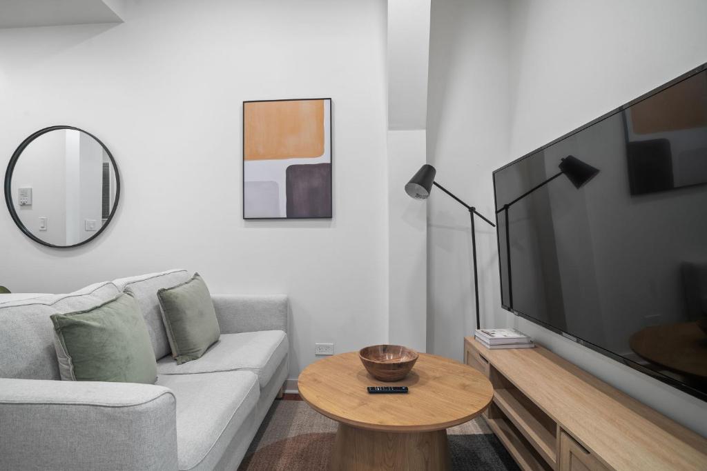 چارم مینیمالیستی 2BR 1حمام - Minimalist Charm 2BR 1bath، چارم مینیمالیستی 2BR 1حمام