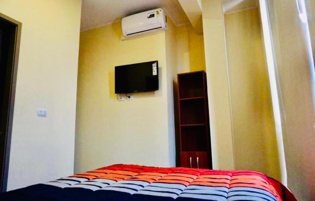 TV a/nebo společenská místnost v ubytování Hotel Blu Bascuñan