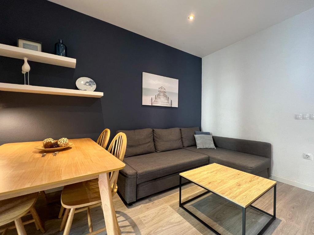 Stay U-nique Apartments Rossello, آژانس هواپیمایی آسمان سپید