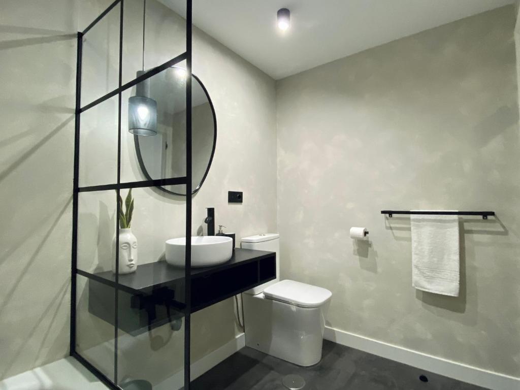 A bathroom at Piso Céntrico 120m2 + parking propio (O Grove)
