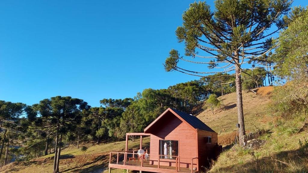 a small house on top of a hill at Monte Alegre Pousada in São Joaquim