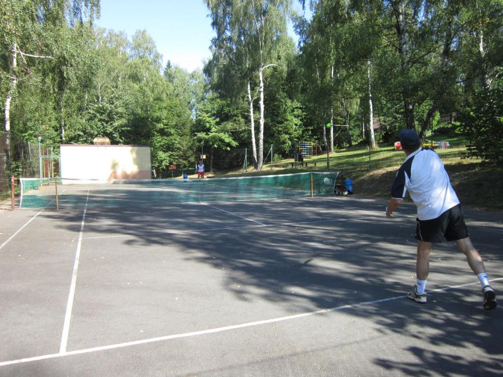 Tenis a/nebo squash v ubytování Hotel U Přehrady nebo okolí