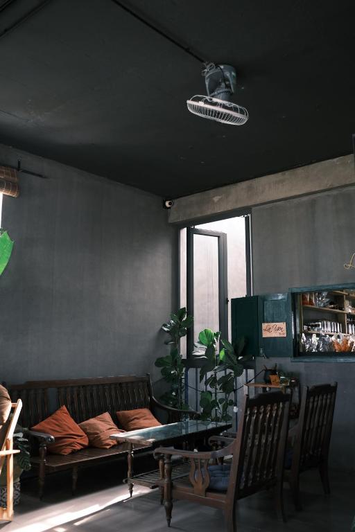 Khu vực ghế ngồi tại La Maison Des Délices