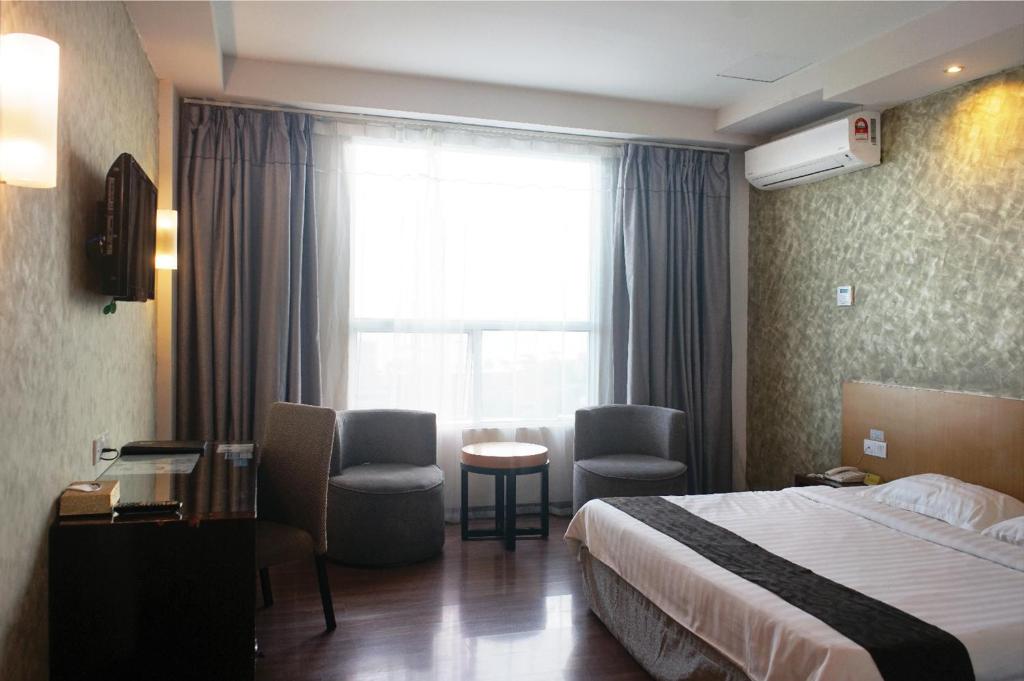 Postel nebo postele na pokoji v ubytování LA Hotel