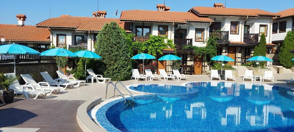 The swimming pool at or close to Pearl Apartments Sozopol