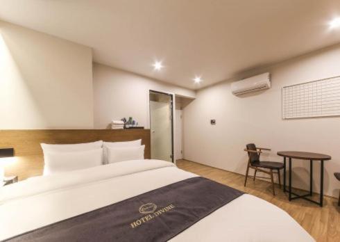 Postel nebo postele na pokoji v ubytování Divine Hotel