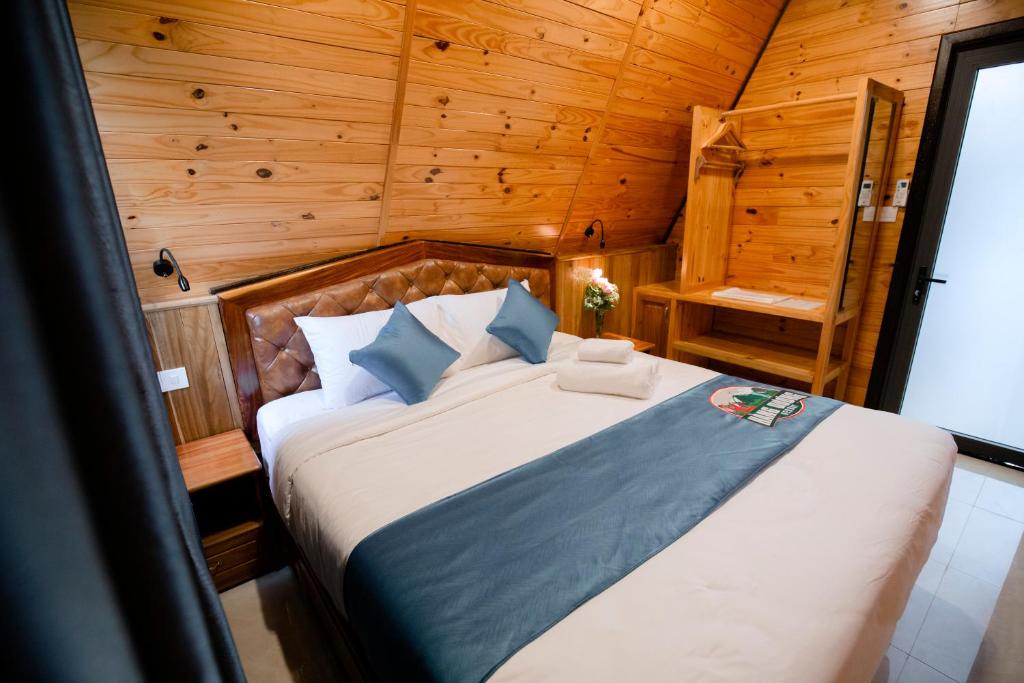 Voodi või voodid majutusasutuse Resort Hàng Dương toas