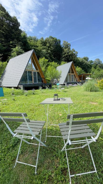 Garður fyrir utan Cabane A-Frame Svinița