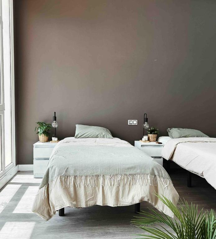 Postel nebo postele na pokoji v ubytování Banama Coliving & Coworking, Surf & Yoga - Casa Roja