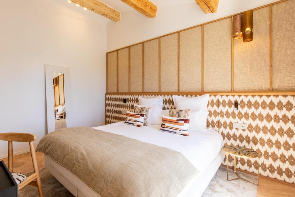 Postel nebo postele na pokoji v ubytování Lou Saint-Tropez