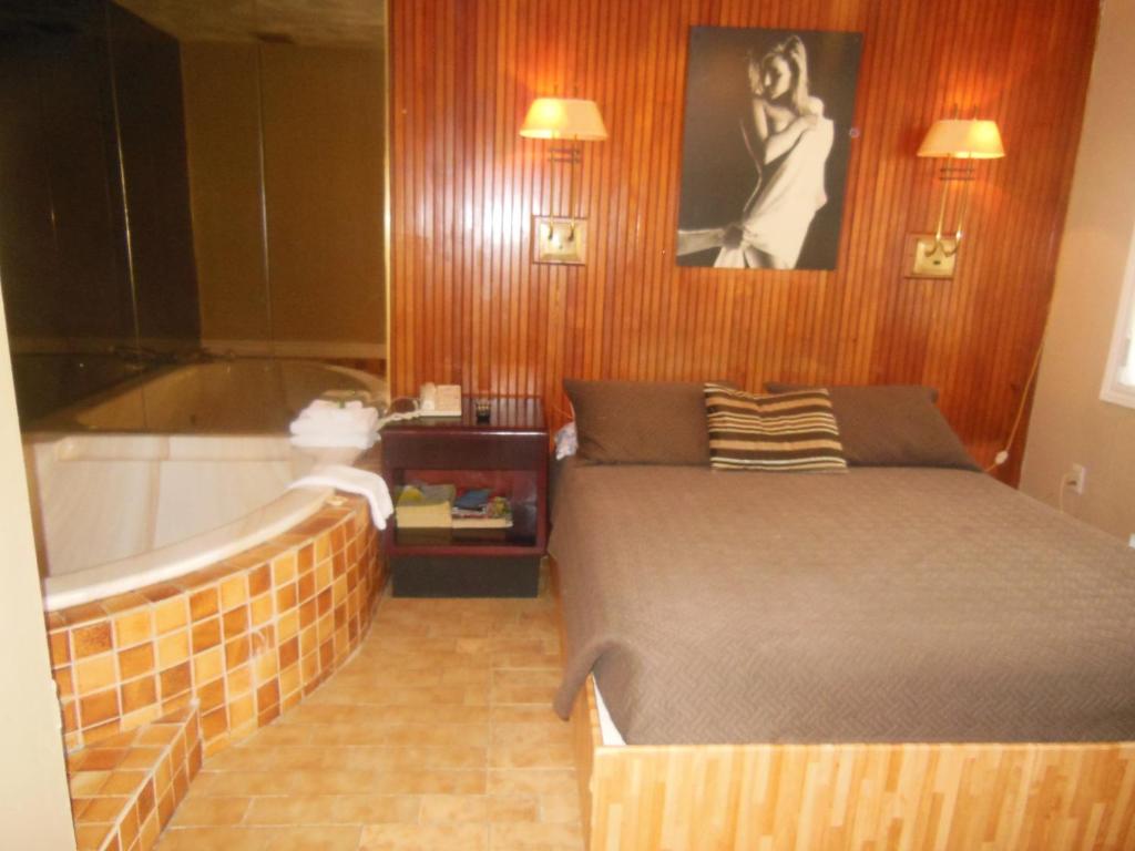 Motel Le Paysan / #CanadaDo / Best Places to Stay in Repentigny