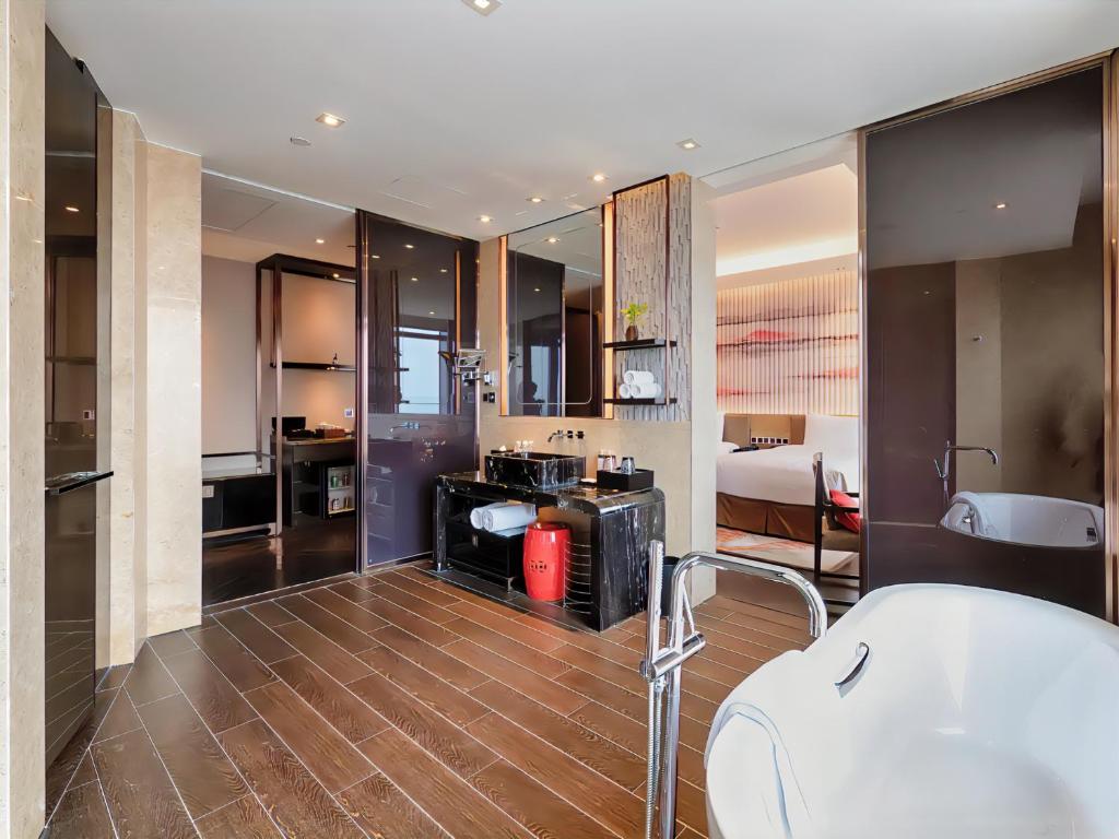 HUALUXE Wuhu - Premium Twin Room - Roken