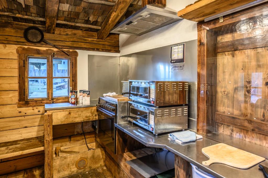 Kuchyň nebo kuchyňský kout v ubytování Das Eulersberg Apartments & Chalets