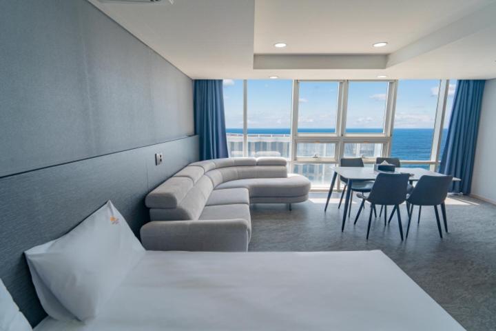 Postel nebo postele na pokoji v ubytování Sun Cloud Hotel