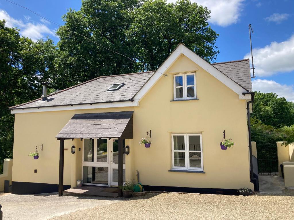 Pheasants Roost With Indoor Pool In Devon, Broadwoodkelly (updated