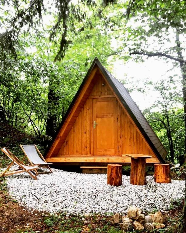 Aed väljaspool majutusasutust Glamping Krn