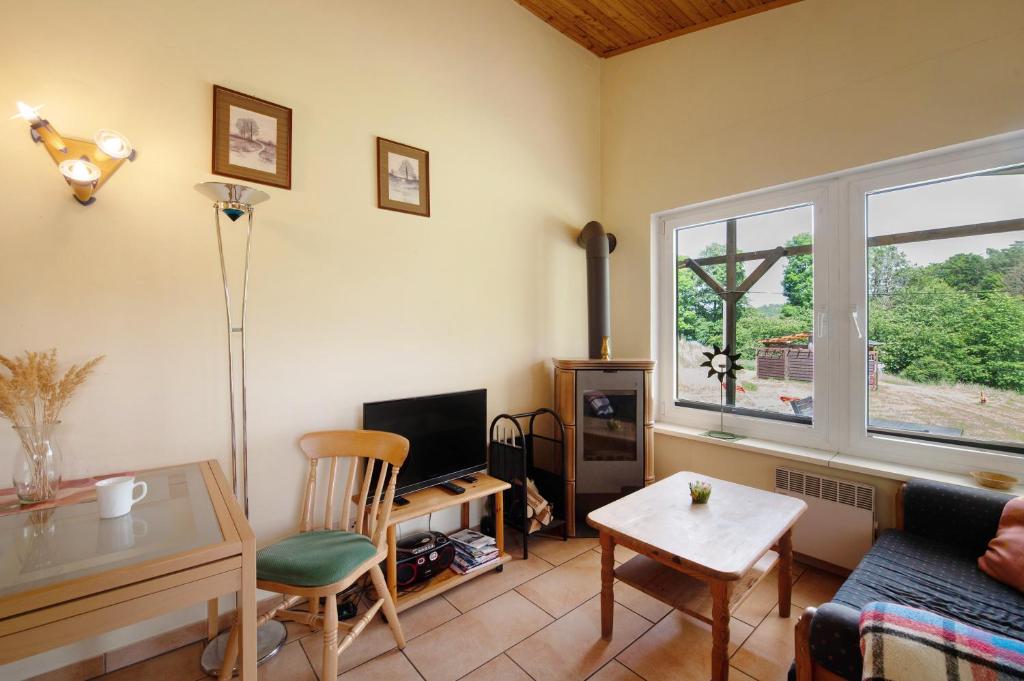 Posezení v ubytování Krüseliner Mühle - Bungalow Rethra