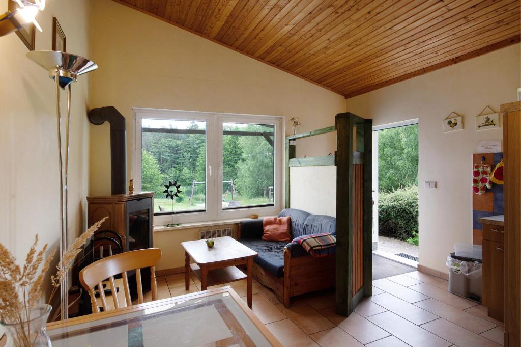 Posezení v ubytování Krüseliner Mühle - Bungalow Rethra