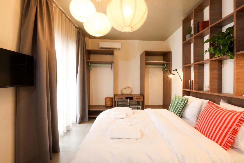 Postel nebo postele na pokoji v ubytování Dogpound Hotel