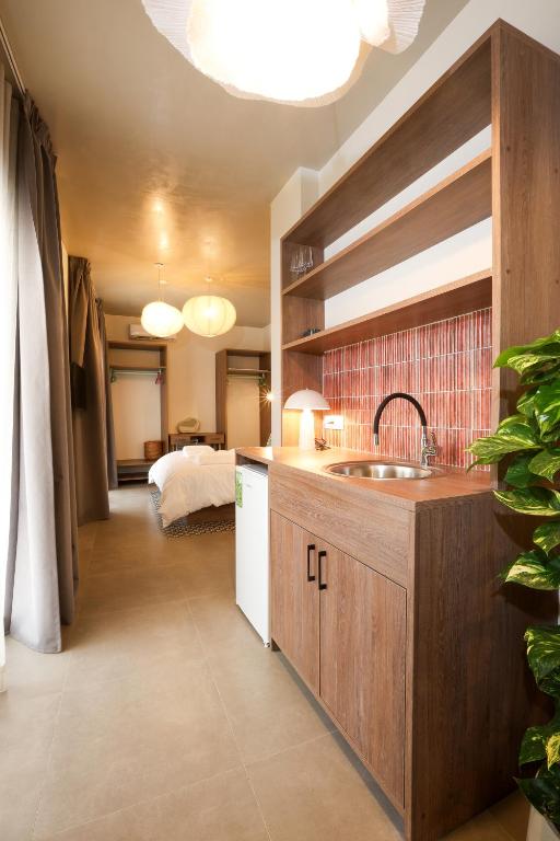 Postel nebo postele na pokoji v ubytování Dogpound Hotel
