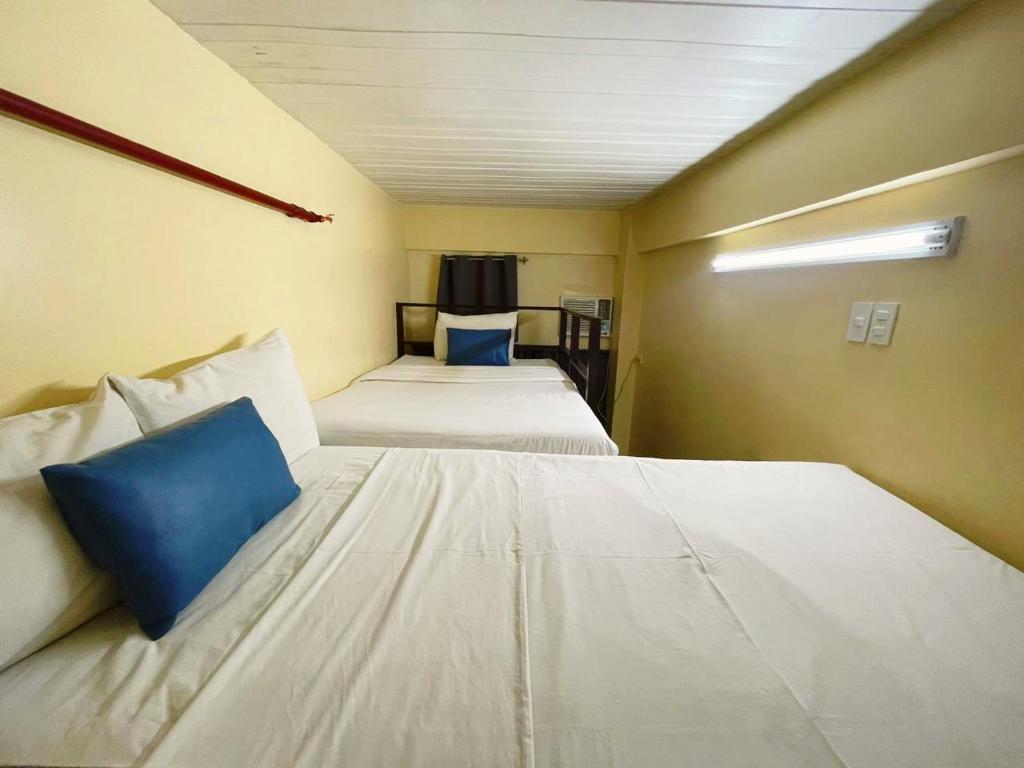 Postel nebo postele na pokoji v ubytování airobedz MANILA - A Value Hotel