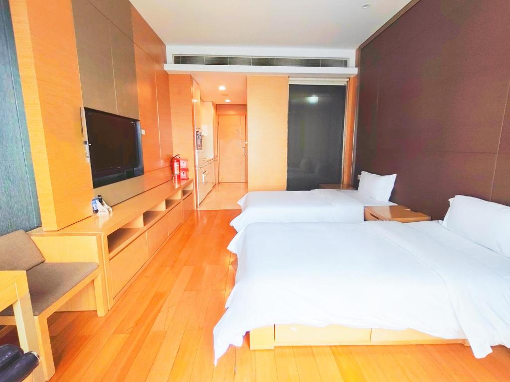 TV a/nebo společenská místnost v ubytování Snug Gaokong Jiangjing Hotel