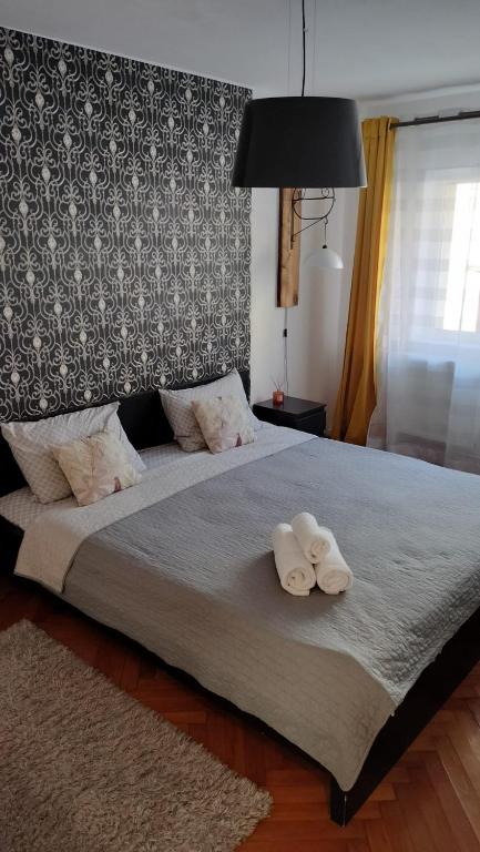 a bedroom with a bed with towels on it at Nexus in Miercurea-Ciuc