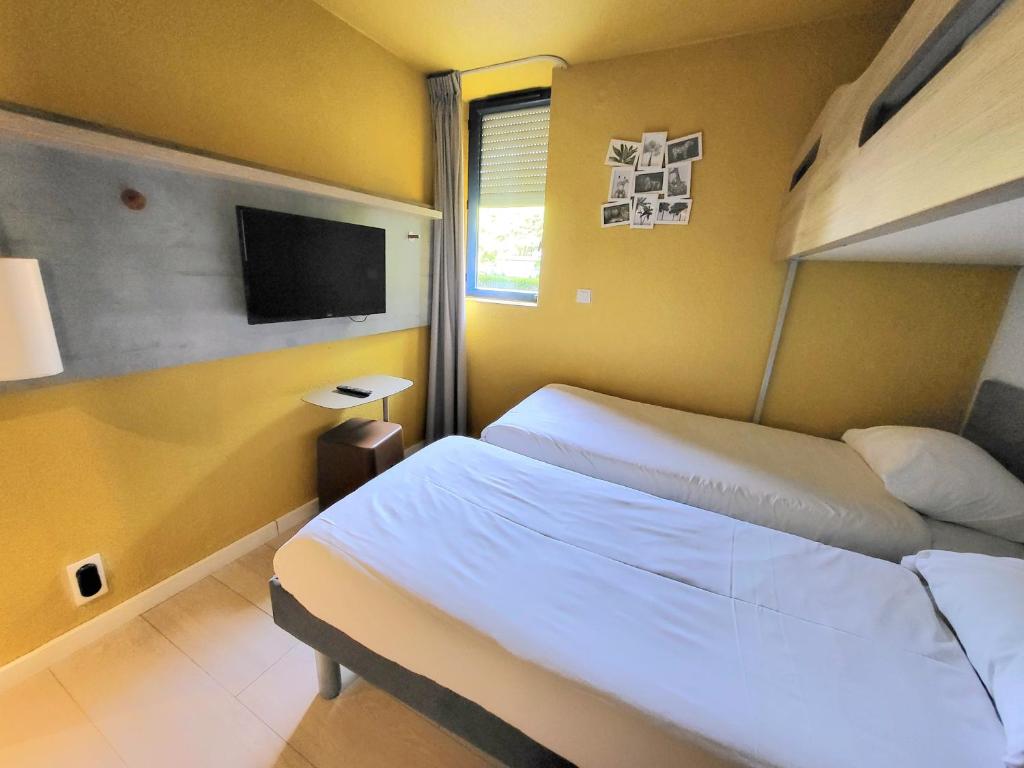 ibis budget Marne La Vallée Noisy Le Grand - Triple Room With Three Single Beds